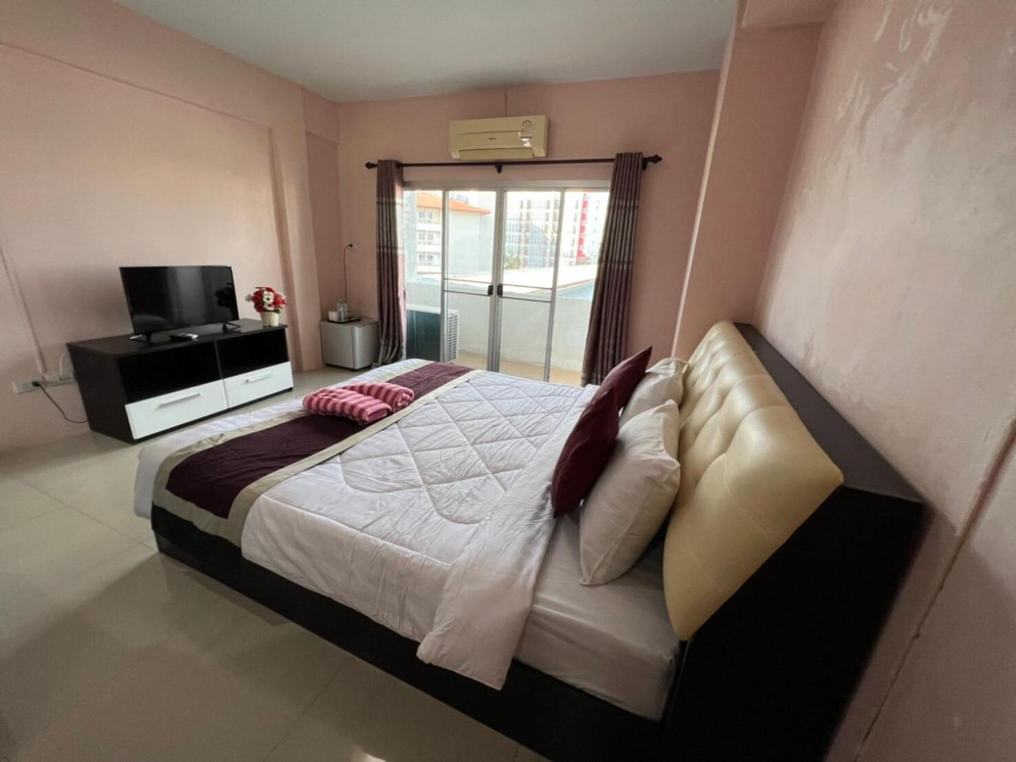Kjs Pattaya Exterior foto