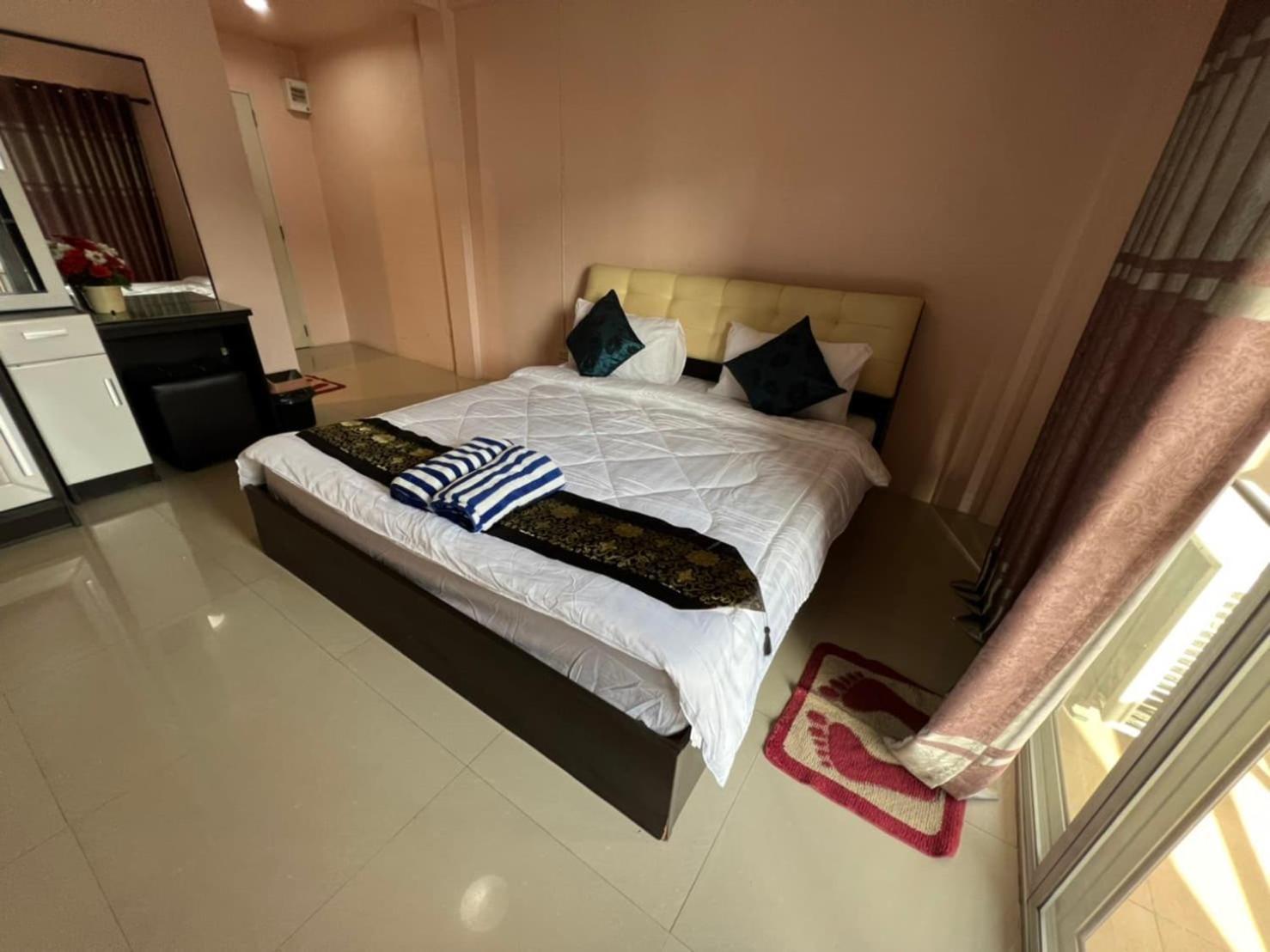 Kjs Pattaya Exterior foto