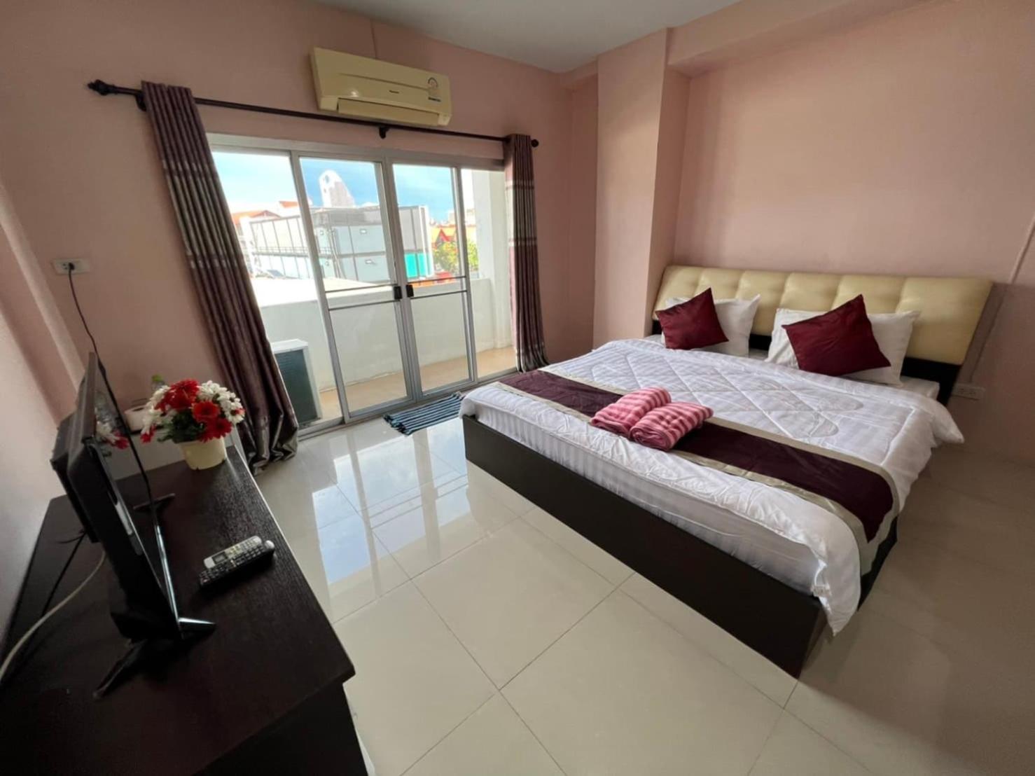 Kjs Pattaya Exterior foto